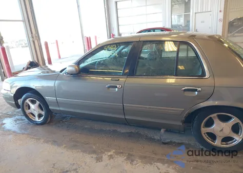 1998 Ford Crown Victoria Lx z USA, uszkodzony, nr VIN 2FAFP74W9WX108338